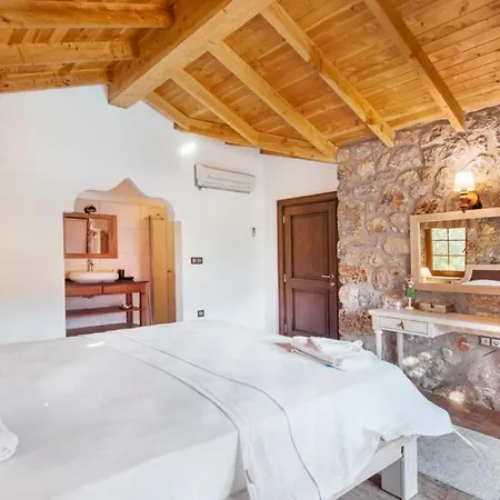 Kinali Sleeps 10 With Pool Air Con And Wifi Βίλα *