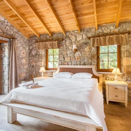 Kinali Sleeps 10 With Pool Air Con And Wifi Βίλα *