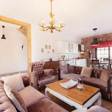 Βίλα Kinali Sleeps 10 With Pool Air Con And Wifi Kinali (Aegean)